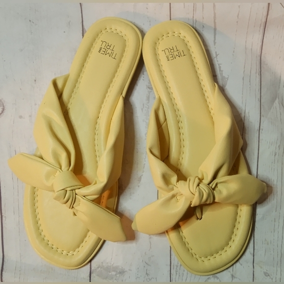 Time and Tru Shoes - Time and Tru Yellow Knotted Bow Sandals Size 8